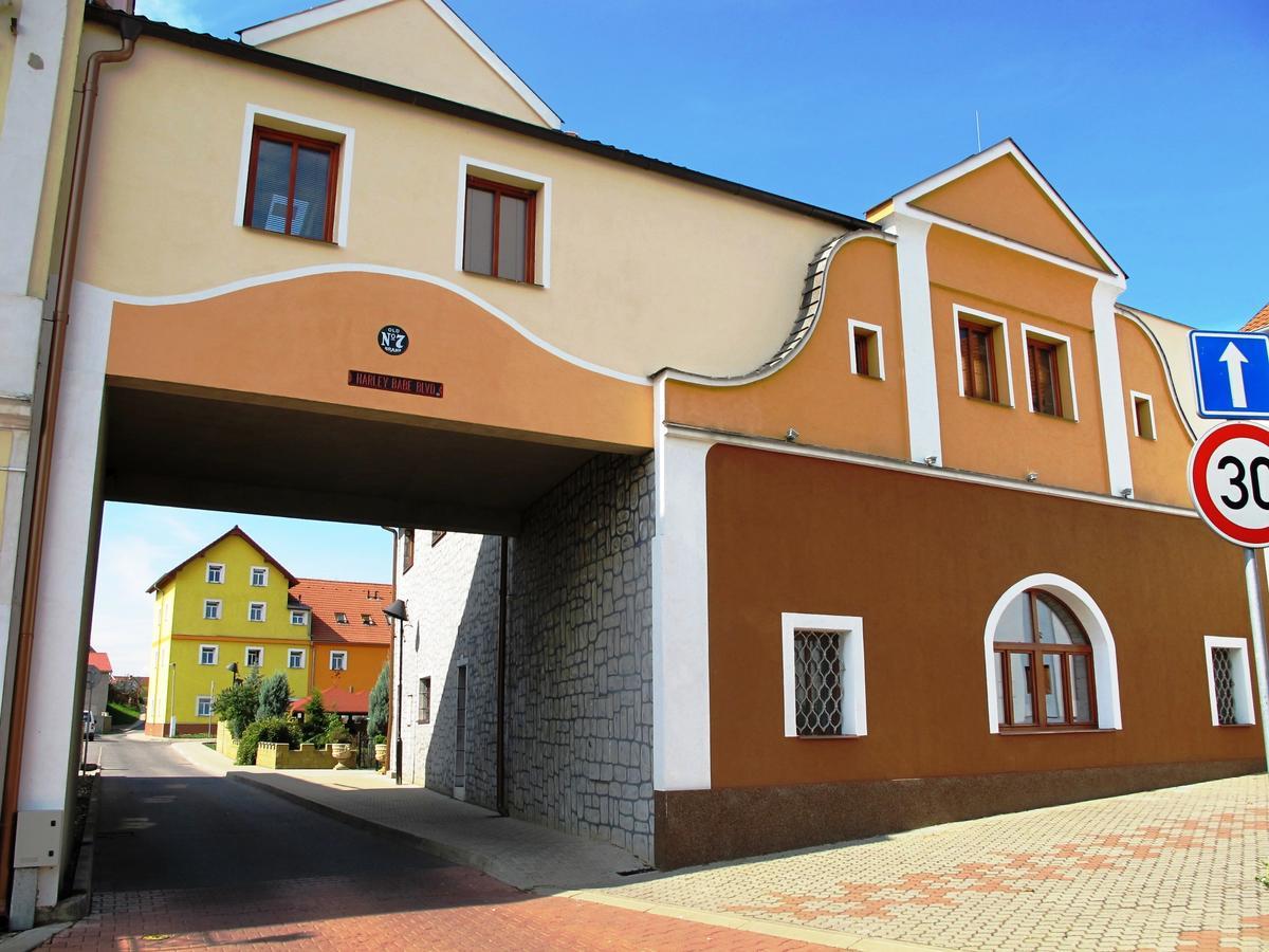 Hotel U Lisky Hostka  Exterior foto